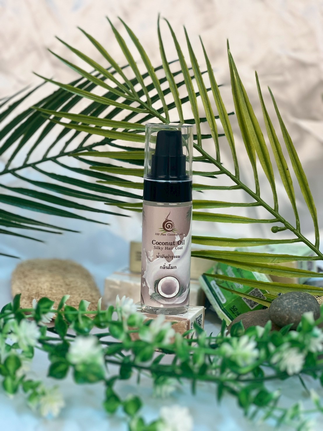 น้ำมันบำรุงผมสกัดจากมะพร้าวบริสุทธิ์ ช่วยบำรุงเส้นผมให้เงางาม นุ่มลื่น