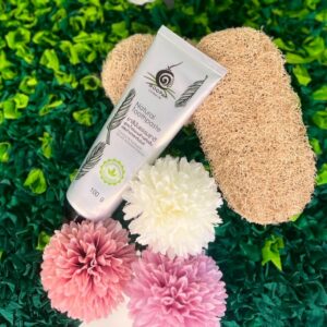 ยาสีฟันธรรมชาติ สูตรน้ำมันมะพร้าวสฤกัดเย็นและถ่านกะลากัมมันต์ ช่วยทำความสะอาดช่องปากอย่างอ่อนโยน